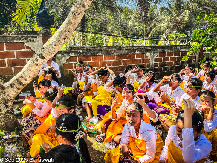 Perayaan Saraswati dan Upanayana Siswa Kelas VII